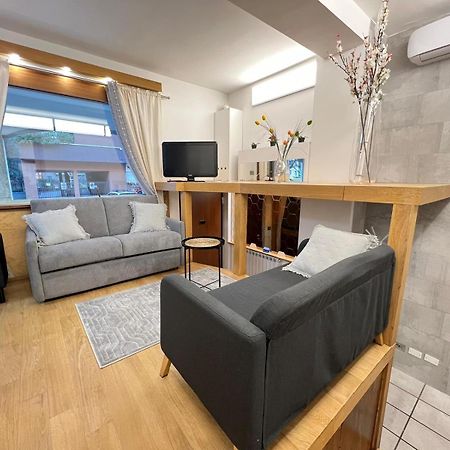 "R&P Apartment", Short Term Stay, Elegant Design, Bisceglie Metro Station, Easy For San Siro And Fiera Milano, Free Parking Kültér fotó
