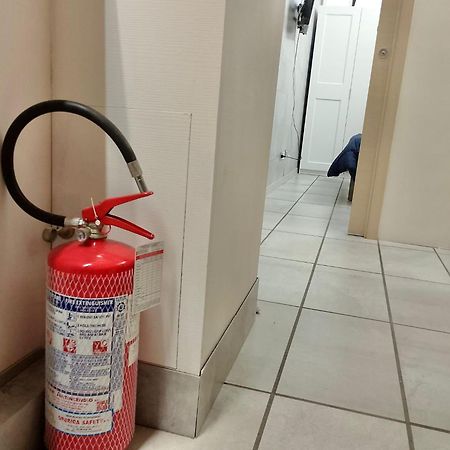 "R&P Apartment", Short Term Stay, Elegant Design, Bisceglie Metro Station, Easy For San Siro And Fiera Milano, Free Parking Kültér fotó