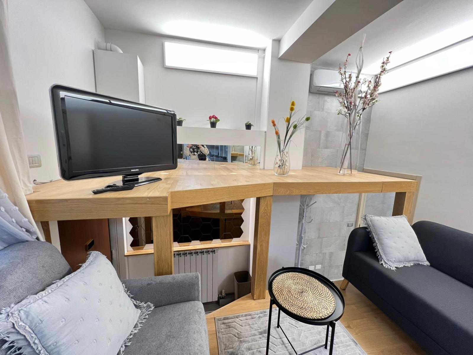 "R&P Apartment", Short Term Stay, Elegant Design, Bisceglie Metro Station, Easy For San Siro And Fiera Milano, Free Parking Kültér fotó