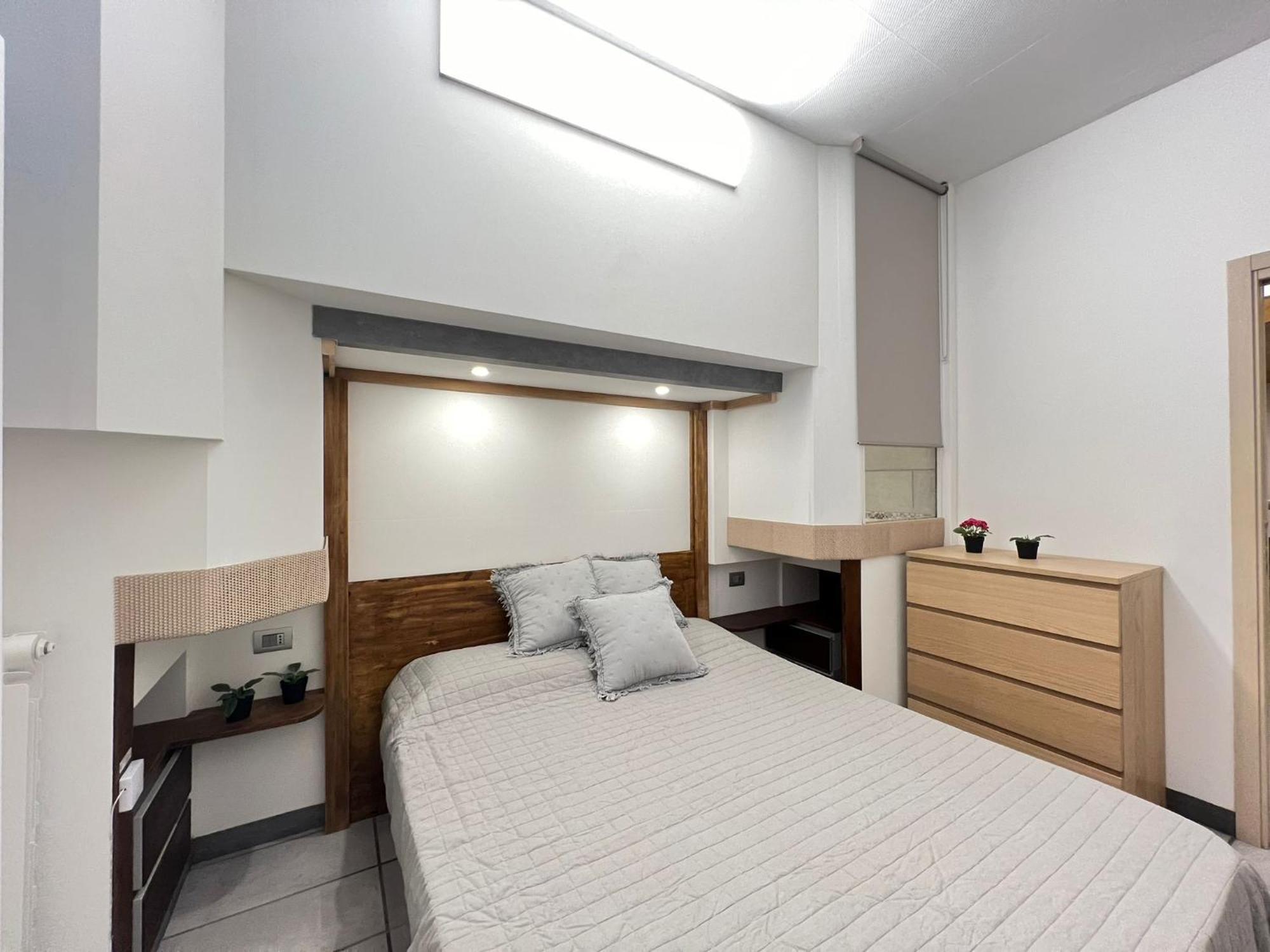 "R&P Apartment", Short Term Stay, Elegant Design, Bisceglie Metro Station, Easy For San Siro And Fiera Milano, Free Parking Kültér fotó