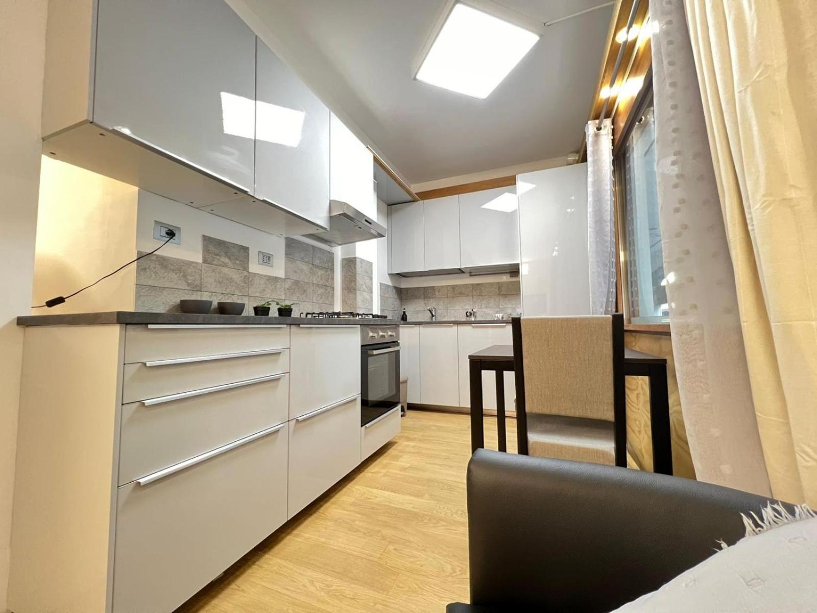 "R&P Apartment", Short Term Stay, Elegant Design, Bisceglie Metro Station, Easy For San Siro And Fiera Milano, Free Parking Kültér fotó