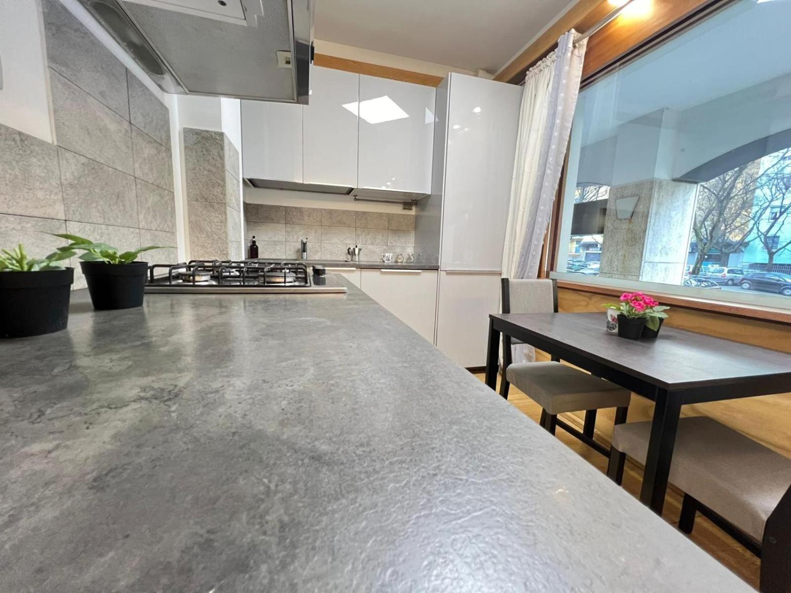 "R&P Apartment", Short Term Stay, Elegant Design, Bisceglie Metro Station, Easy For San Siro And Fiera Milano, Free Parking Kültér fotó