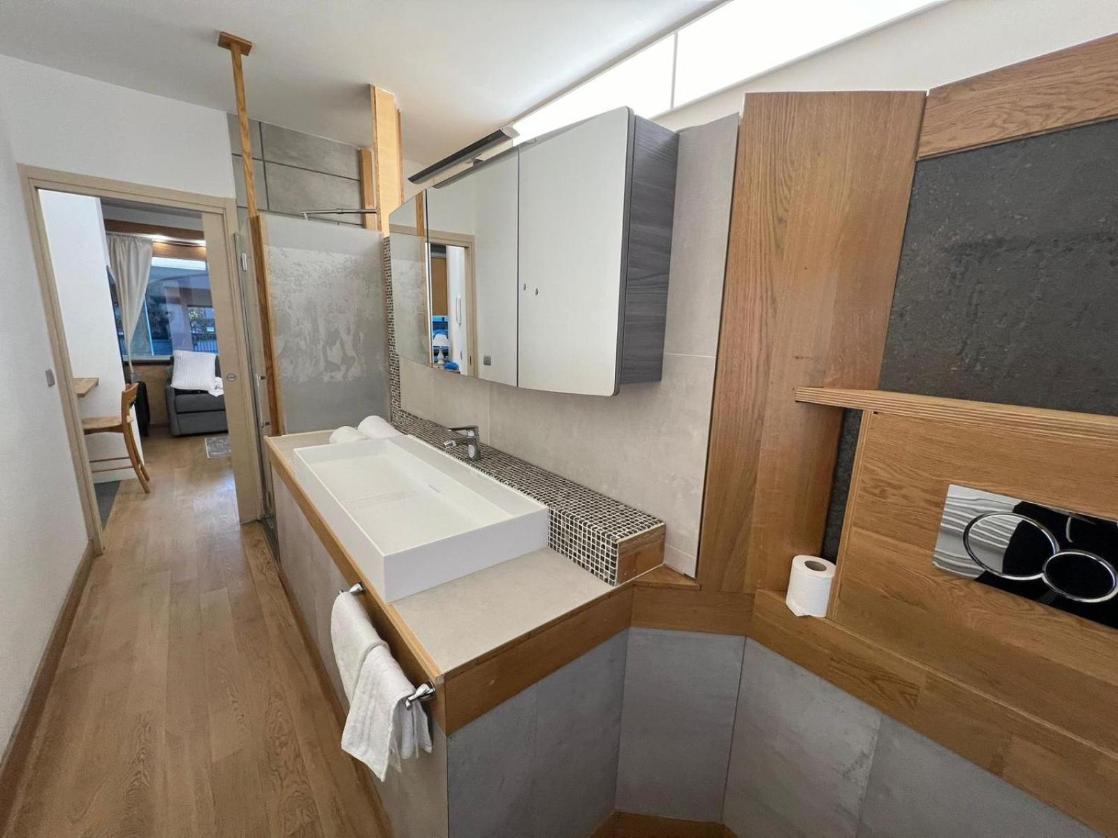"R&P Apartment", Short Term Stay, Elegant Design, Bisceglie Metro Station, Easy For San Siro And Fiera Milano, Free Parking Kültér fotó