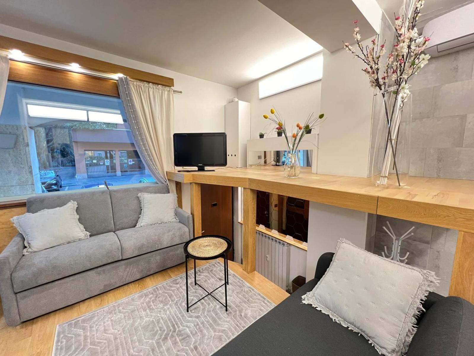 "R&P Apartment", Short Term Stay, Elegant Design, Bisceglie Metro Station, Easy For San Siro And Fiera Milano, Free Parking Kültér fotó