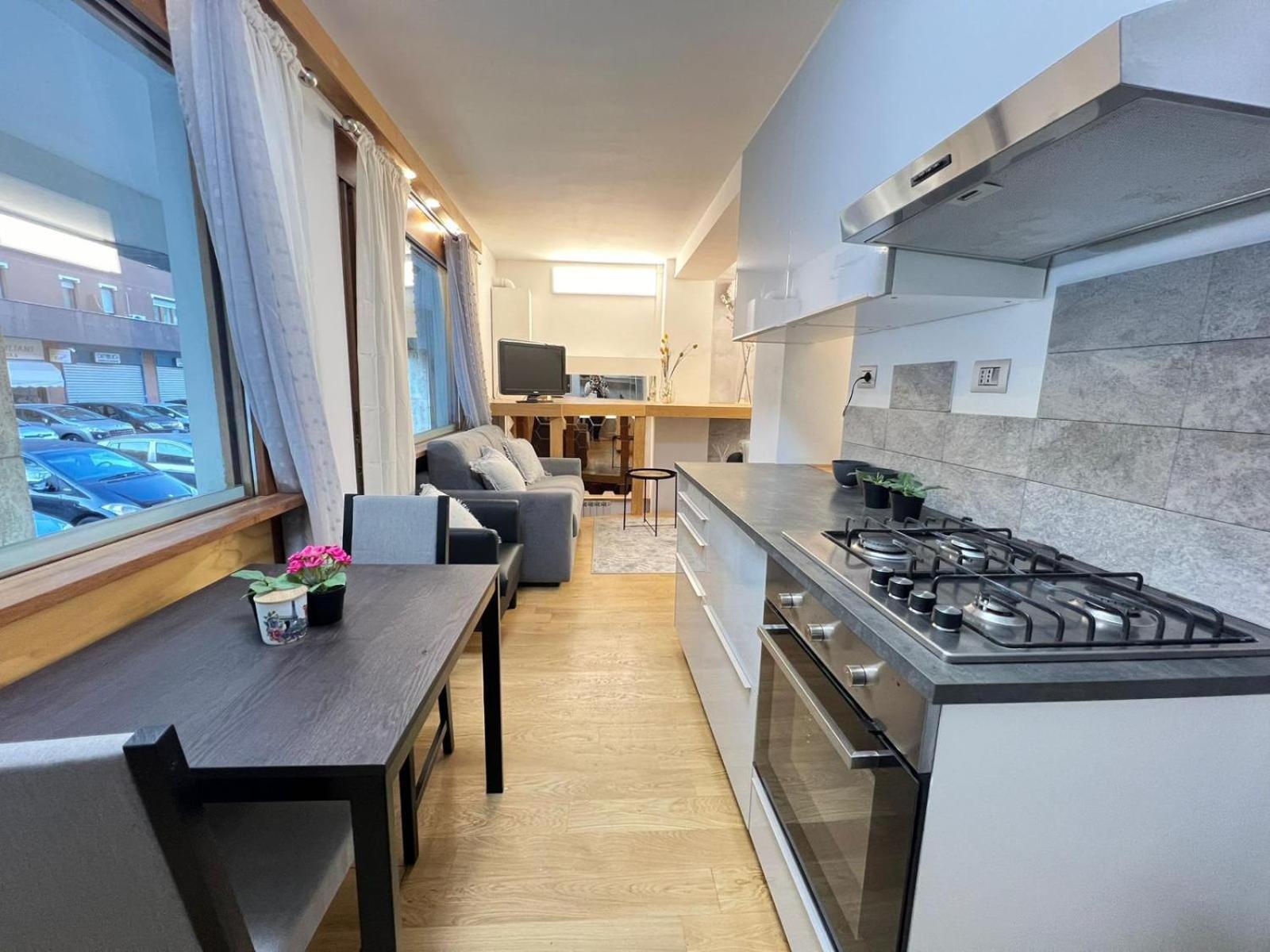 "R&P Apartment", Short Term Stay, Elegant Design, Bisceglie Metro Station, Easy For San Siro And Fiera Milano, Free Parking Kültér fotó